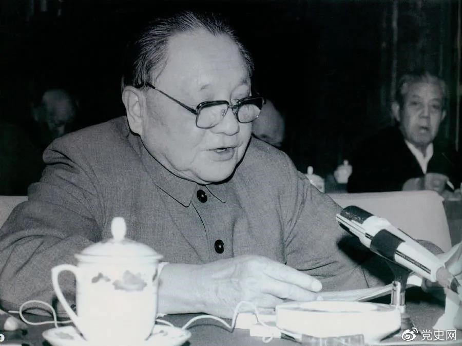 1985年3月7日，鄧小平在全國科技工作會(huì )議上發(fā)表講話(huà)。