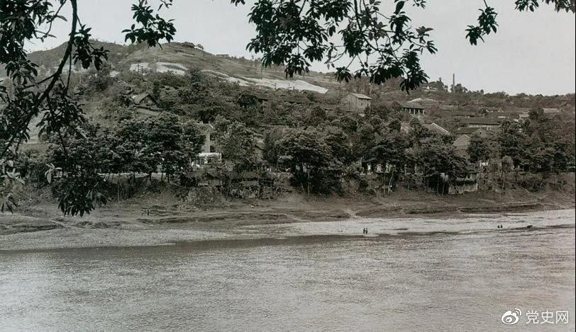1935年3月16日至17日，紅一方面軍三渡赤水的渡口之一——茅臺渡口。