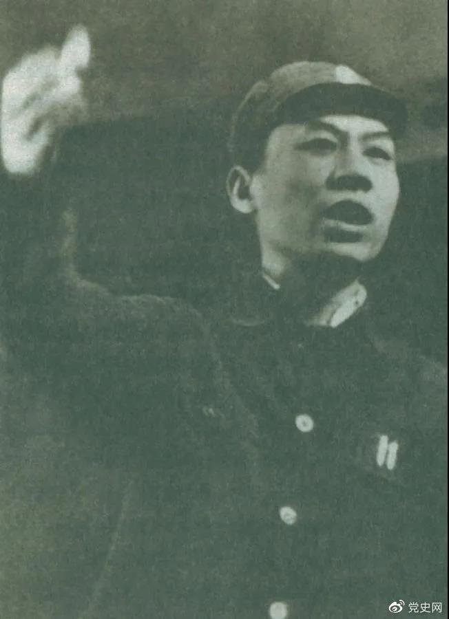 1943年，劉少奇在延安。
