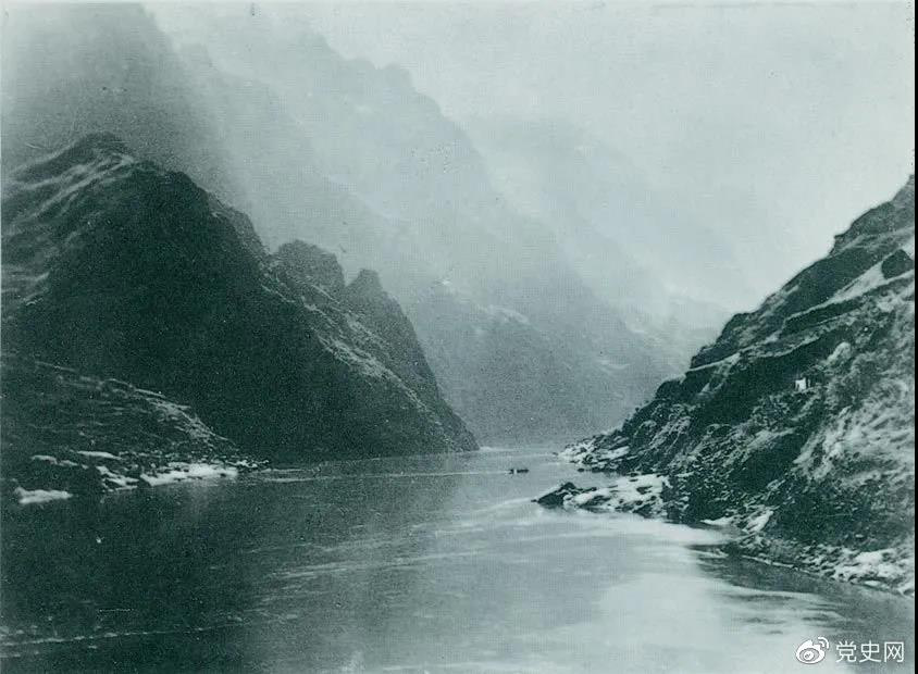 1935年3月中旬，紅軍三渡赤水，再次入川。隨后，又出奇不意地于3月21日四渡赤水，佯攻貴陽(yáng)，然后又向西北方向急進(jìn)。圖為赤水河。
