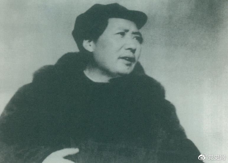 　　1949年3月23日，毛澤東率領(lǐng)中共中央機關(guān)離開(kāi)西柏坡前往北平。出發(fā)時(shí)，他對周恩來(lái)說(shuō)，今天是進(jìn)京的日子，進(jìn)京趕考去。我們決不當李自成，我們都希望考個(gè)好成績(jì)。