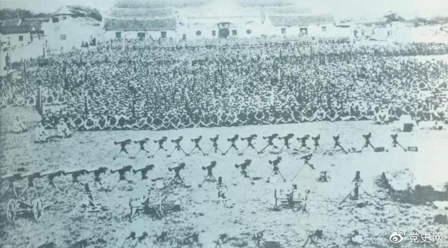 1932年4月20日，由紅一軍團和紅五軍團組成的東路軍攻占漳州，圖為攻占漳州后的部隊情形。